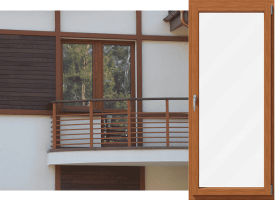 Rötlich braune Balkontür aus Holz