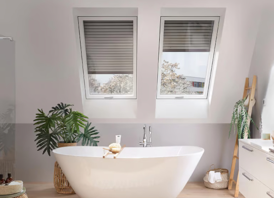Kunststoffdachfenster mit Rollladen