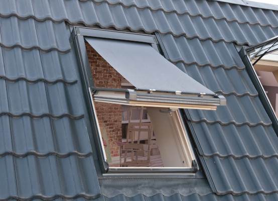 Dachfenster abdichten » Was tun bei undichten Dachfenstern?
