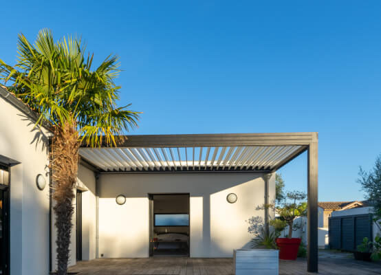 Anbaupergola auf der Terrasse