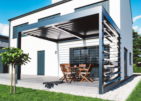 Anbaupergola auf der Terrasse