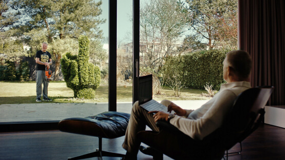 fenster.com TV-Spot „Mittelfinger“