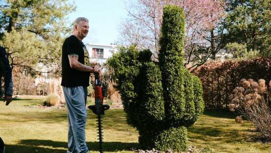 Behind the scenes: Stefan Effenberg im TV-Spot "Mittelfinger" für fenster.com