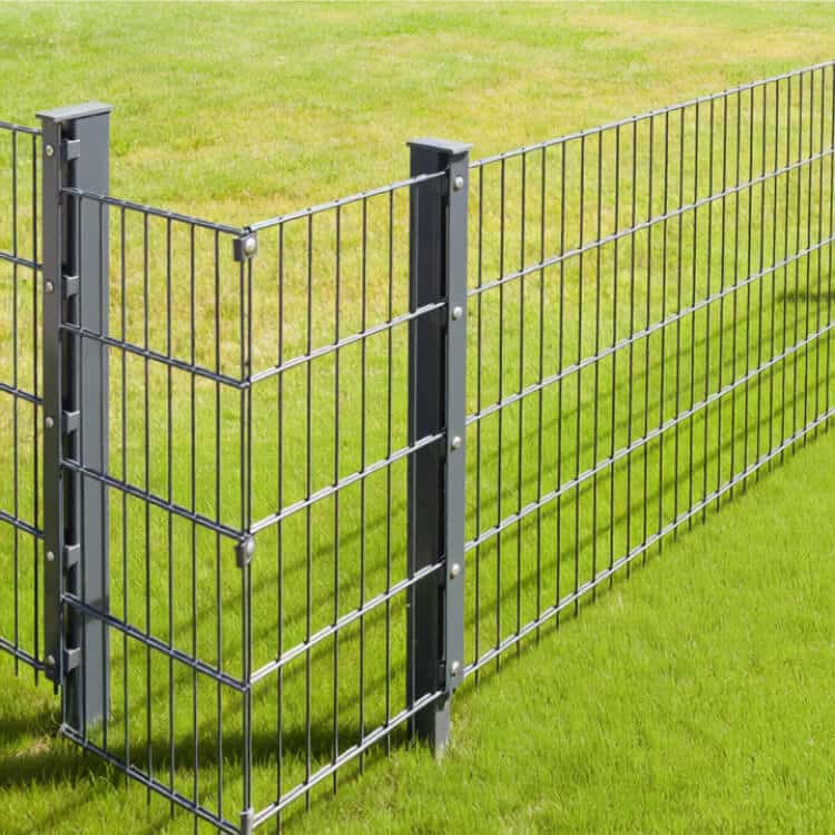 Doppelstabmattenzaun mit Ecke