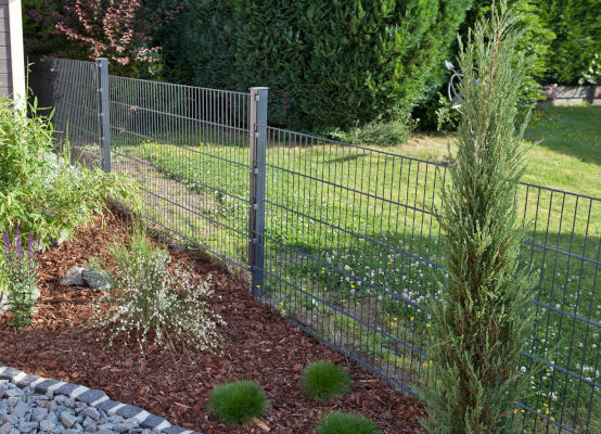 Doppelstabmattenzaun mit Stufen